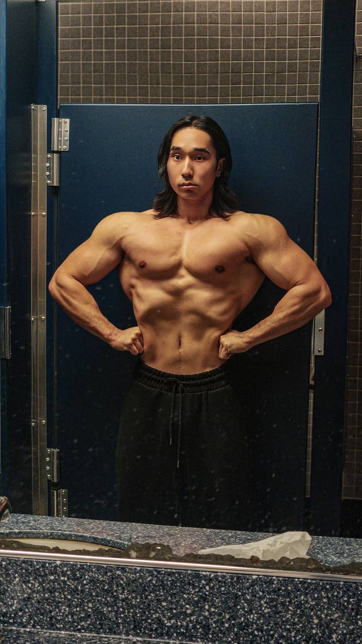 Justin Kim training and physique image 6