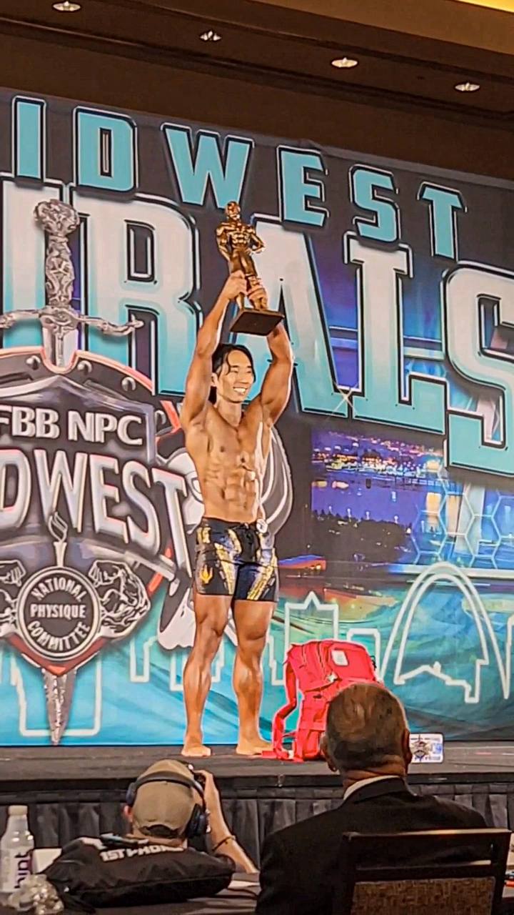 Justin Kim training and physique image 7