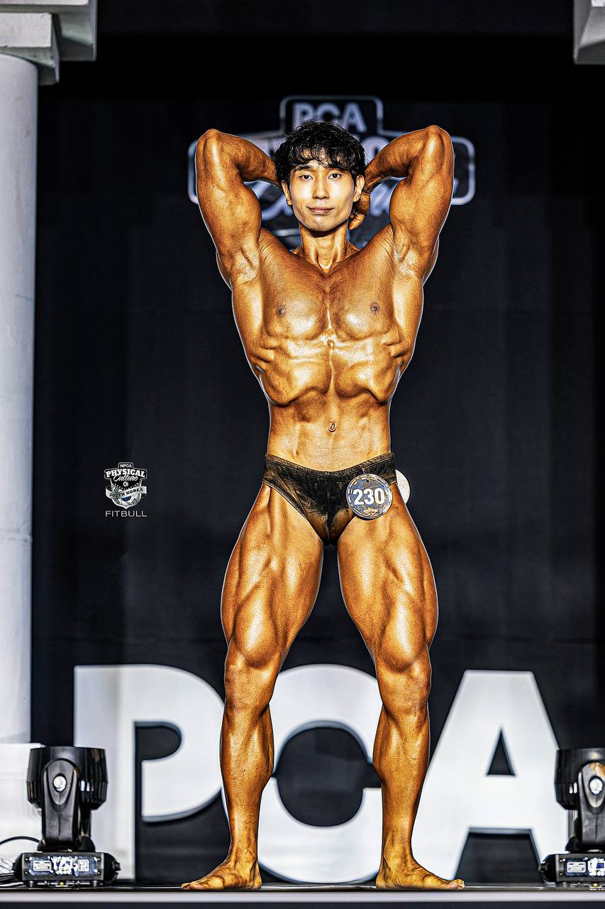 Justin Kim training and physique image 8